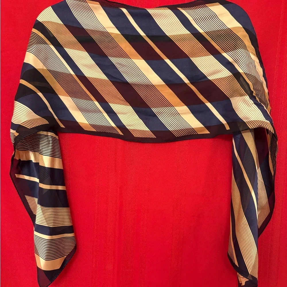 Vintage Silk Blue and Beige Striped Oscar de la Renta Women’s Scarf - Picture 4 of 4